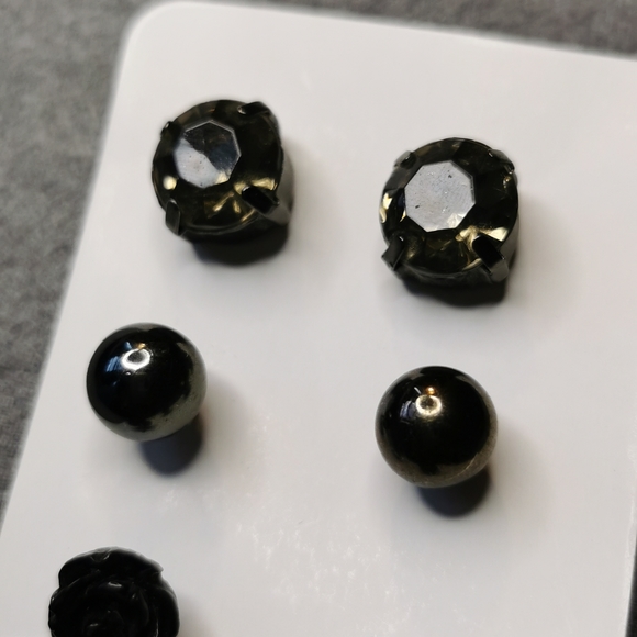 Earrings - Picture 4 of 4